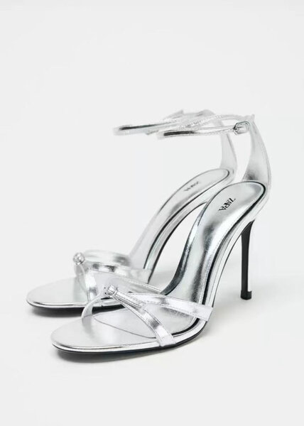 Sandales à talons argentées