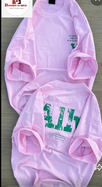 T-shirt rose avec motif vert