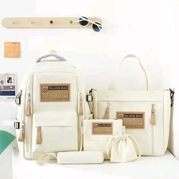 Set de sacs à dos et pochettes