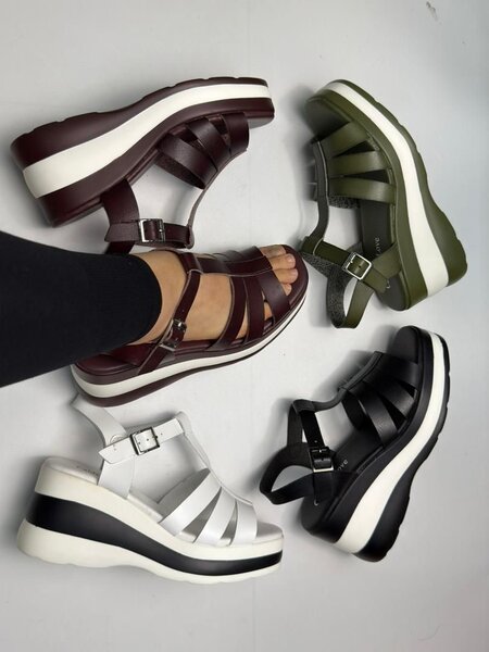 Sandales compensées élégantes