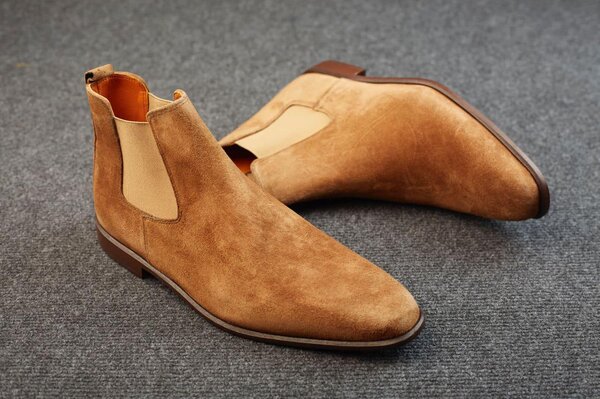 Bottes en cuir marron daim classique