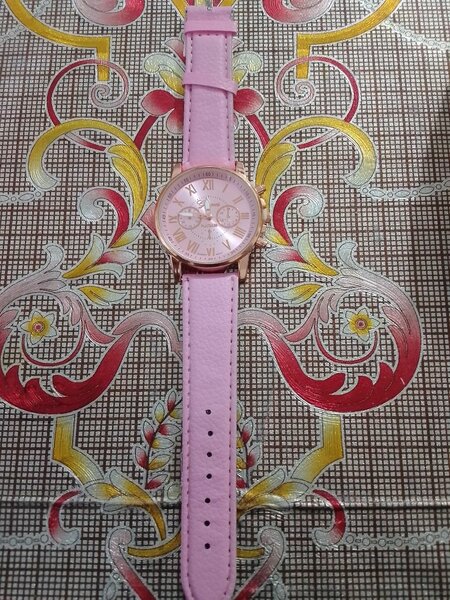 Montre féminine élégante rose