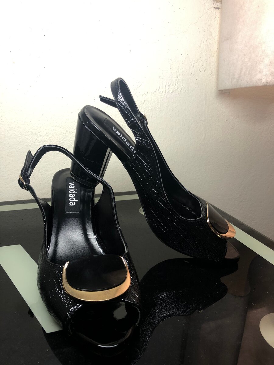 talons noirs élégants