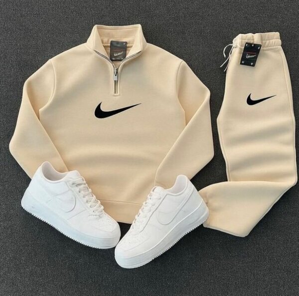Ensemble survêtement Nike beige et baskets blanches