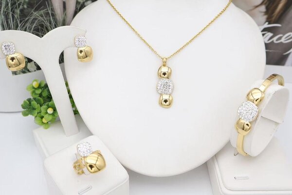 Parure élégante dorée