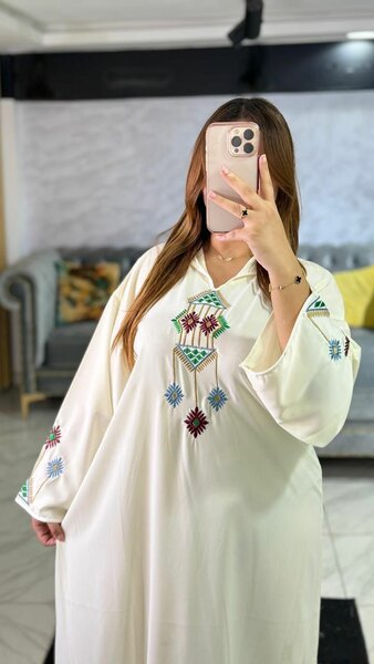Caftan marocain blanc brodé