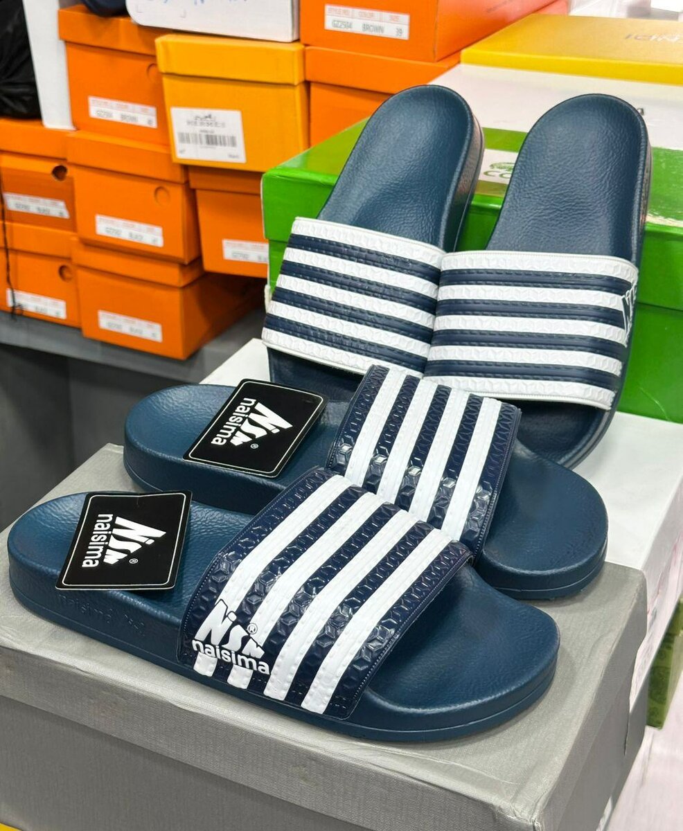 Tongs bleus rayés confortables