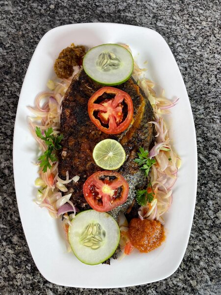 Poisson braisé Épicé Délicieux