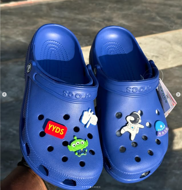 Crocs blue