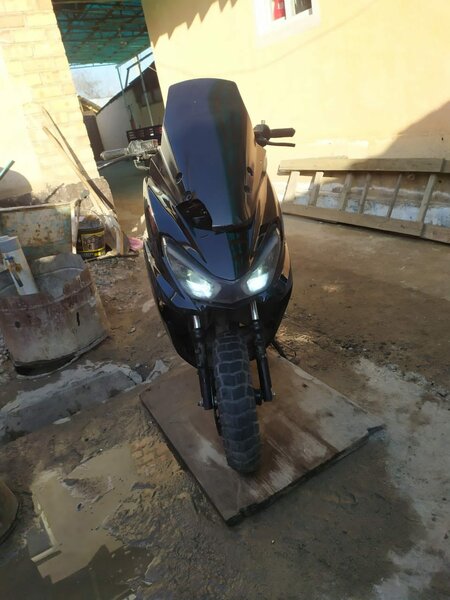 Макси скутер 180 куб