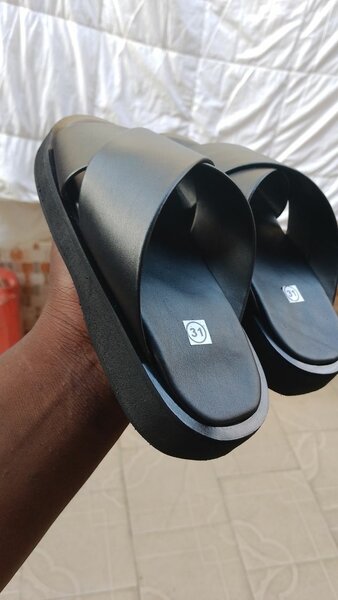 Sandales en cuir noir