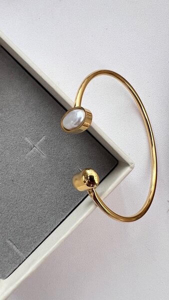 Bracelet en or avec perle