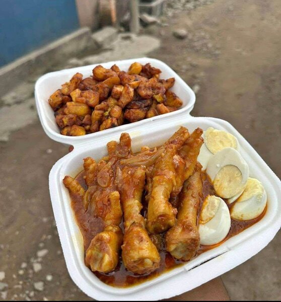 Poulet épicé avec bananes