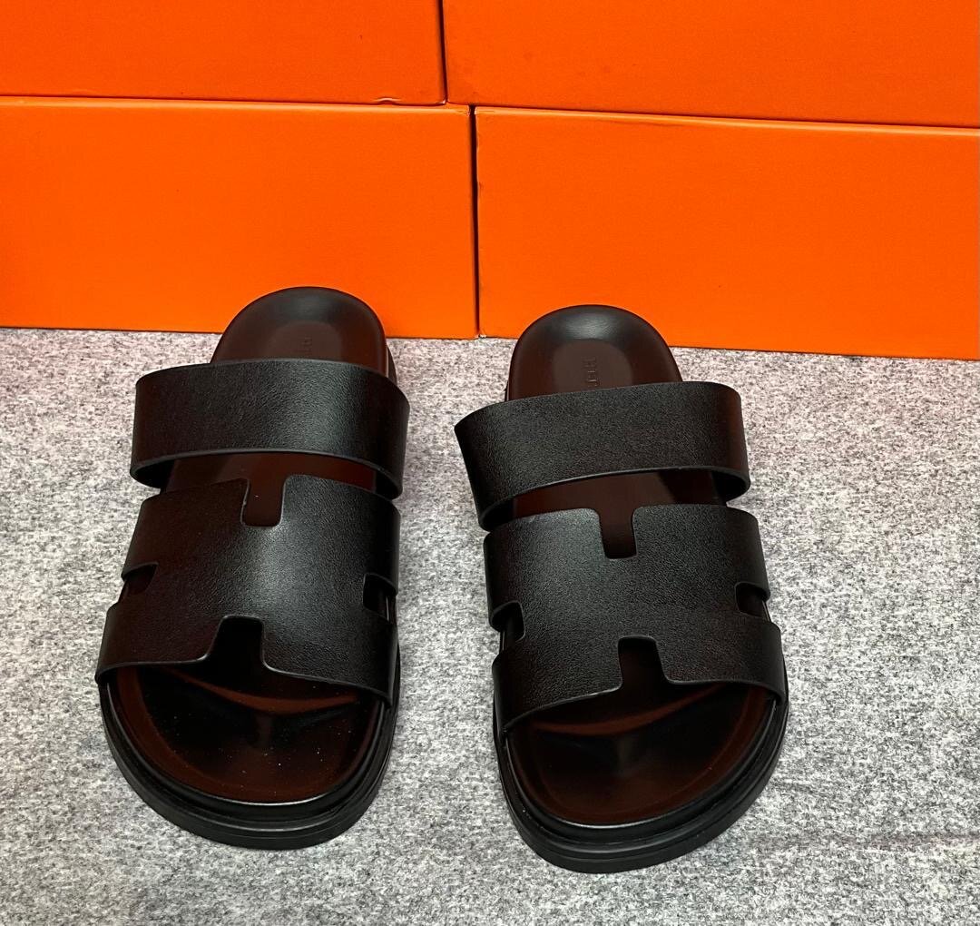 Sandales en cuir noir élégantes