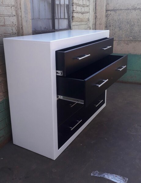 Commode moderne à tiroirs