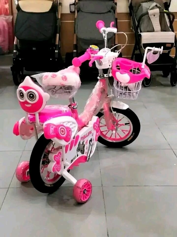 Vélo enfant rose amusant
