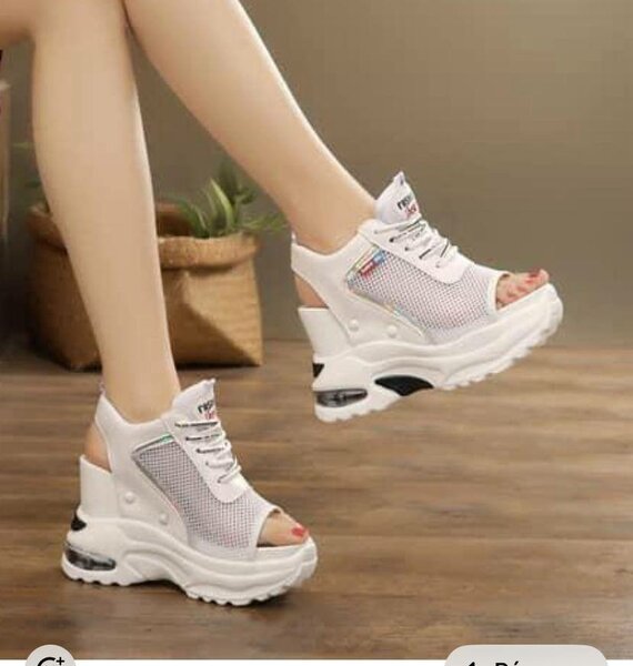 Chaussures à talon compensé ouvertes