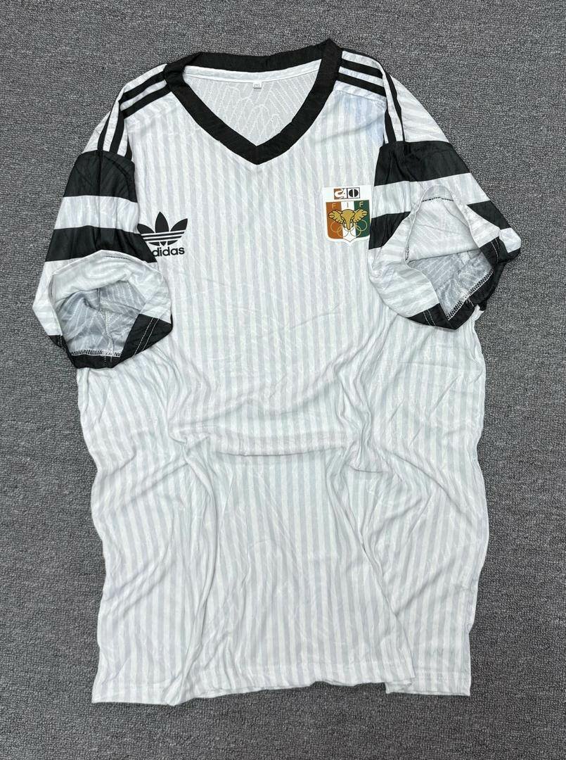 T-shirt unisexe Adidas stylée