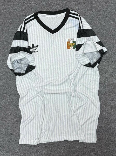 T-shirt unisexe Adidas stylée