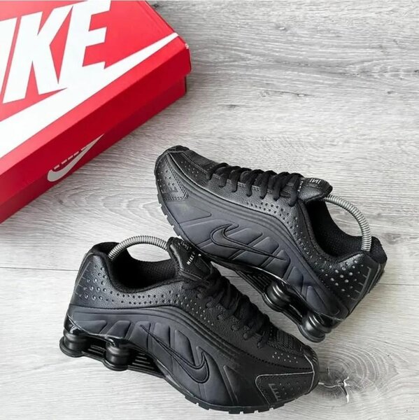 Nike Shox r4