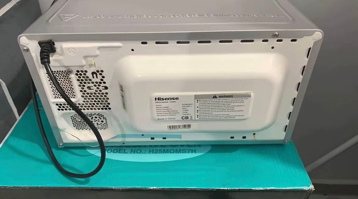 Four à micro-ondes Hisense H25MOM37H