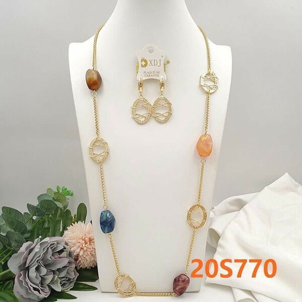 Collier long élégant XDJ