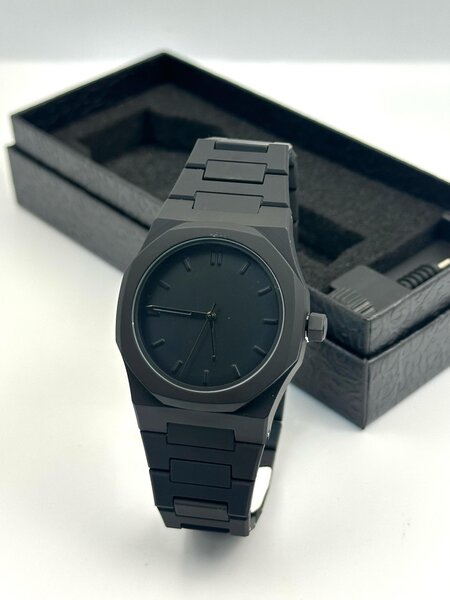 Montre élégante minimaliste noire