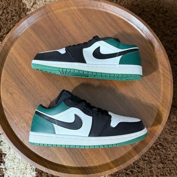 Baskets basses noires et vertes