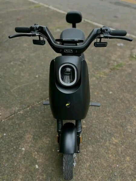 Trottinette électrique noire neuve