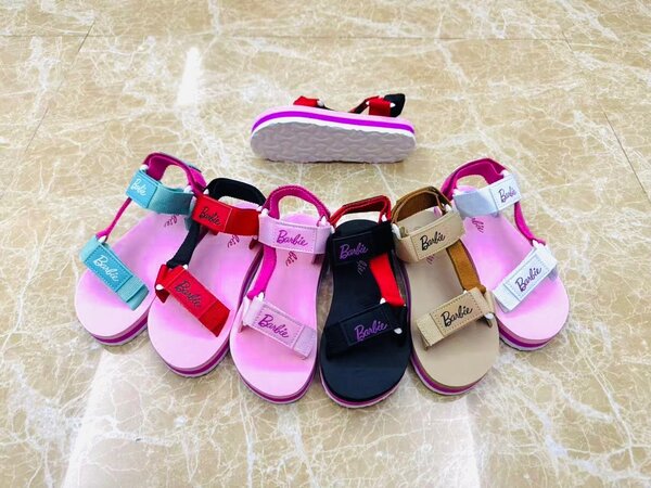 Sandales colorées pour enfants