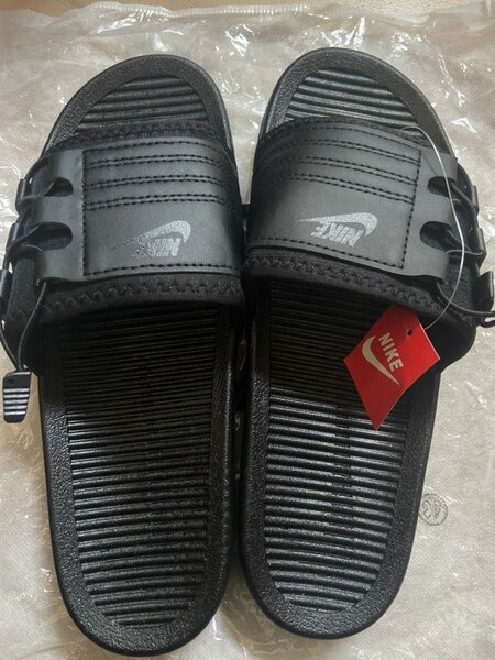 Claquettes Nike noires