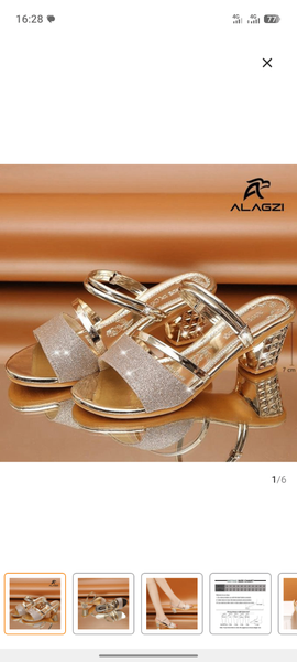 Sandales dorées à talons brillants