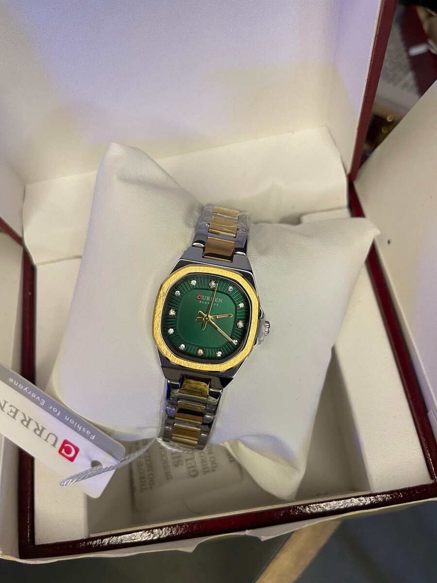 Montre élégante bicolore