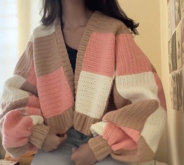 Pulls en crochet colorés