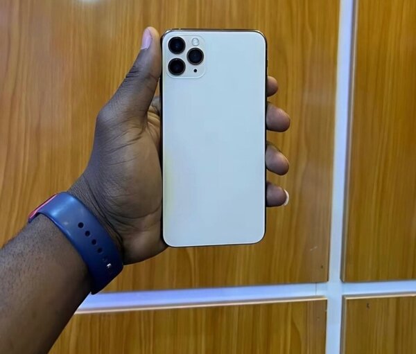 iPhone 11 Pro Max 128gig battery health 97