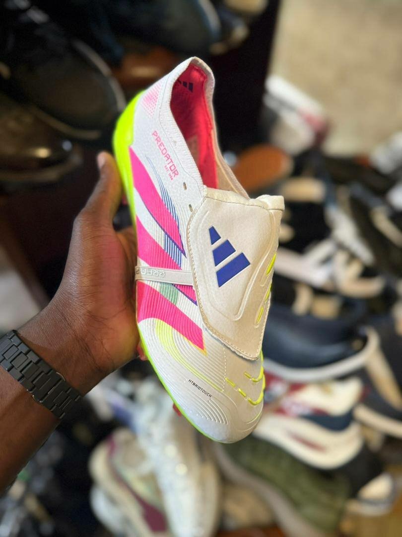 PREDATOR AVEC LACETS