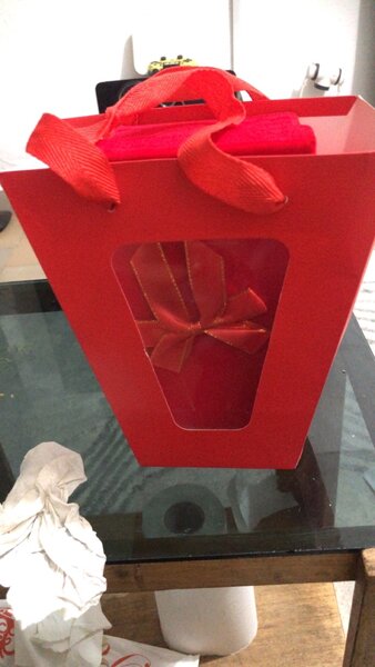 Coffret cadeau rouge élégant