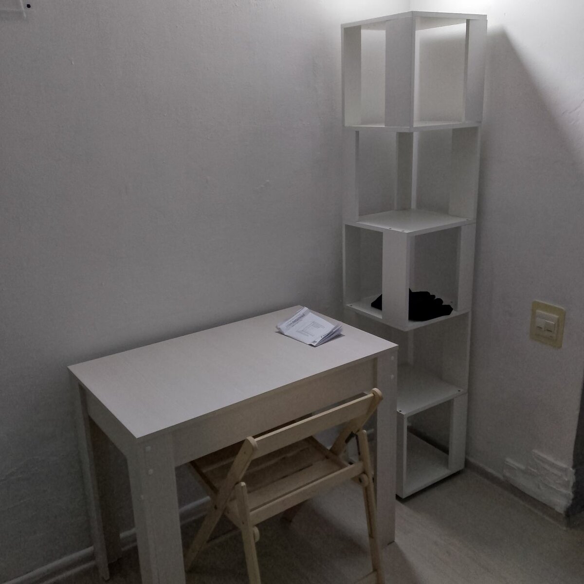 Стол стул стеллаж