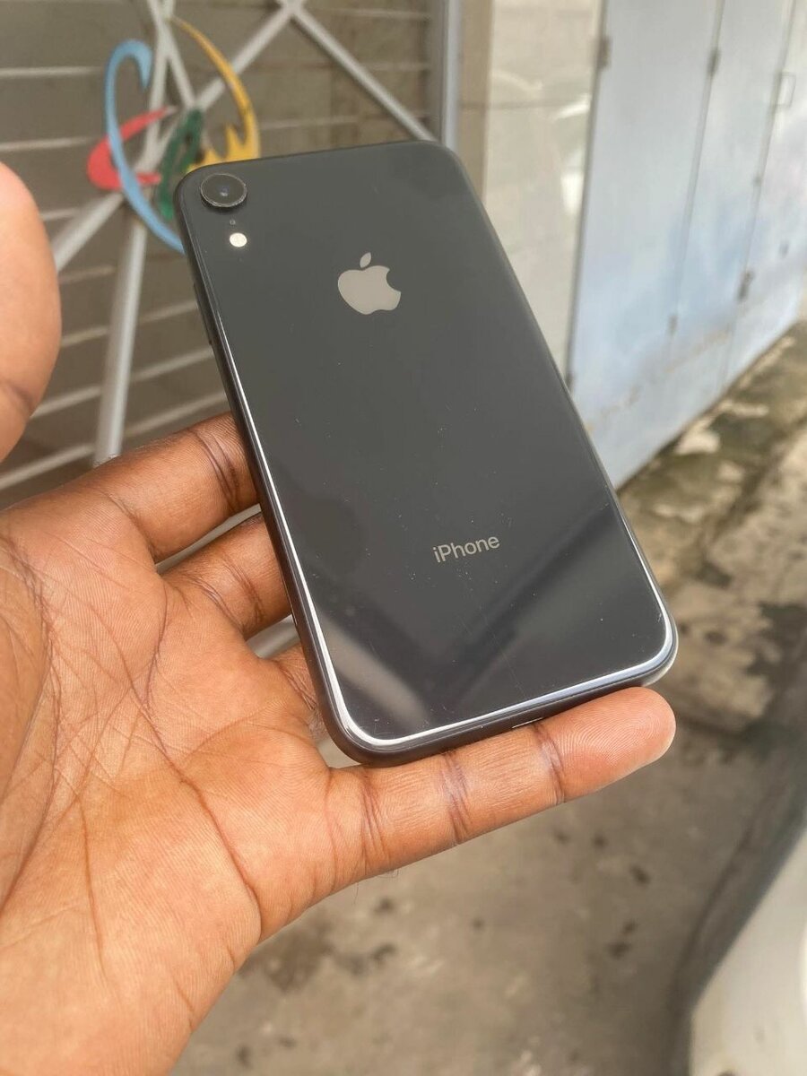 Promo iPhone xr noir casi neuf
