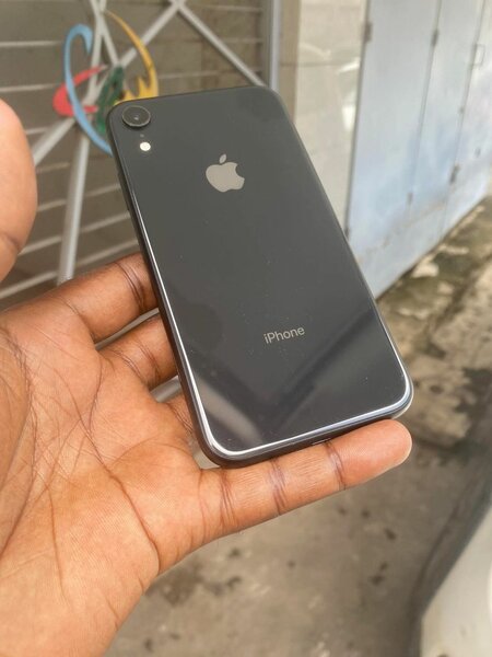 Promo iPhone xr noir casi neuf