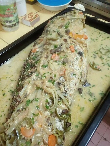 Plat de poisson en sauce