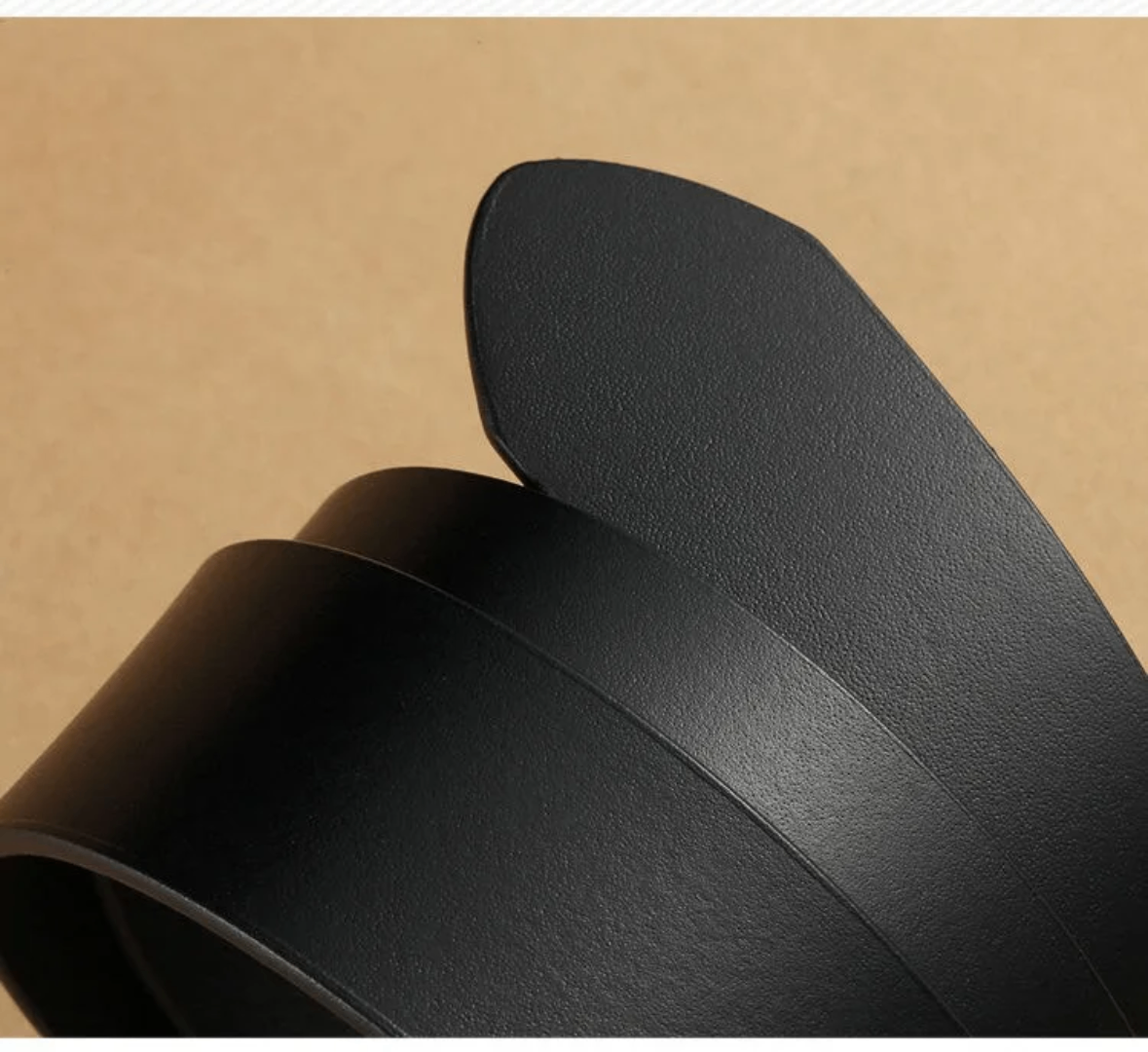 Ceinture en cuir noir élégante