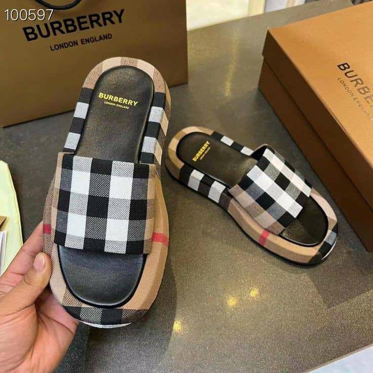Sandales Burberry tendance pour dames et jeunes filles