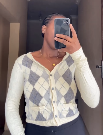  Short knitted Sweater  with buttons  size: S