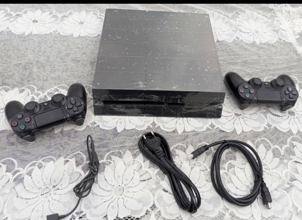 Console de jeu avec manettes