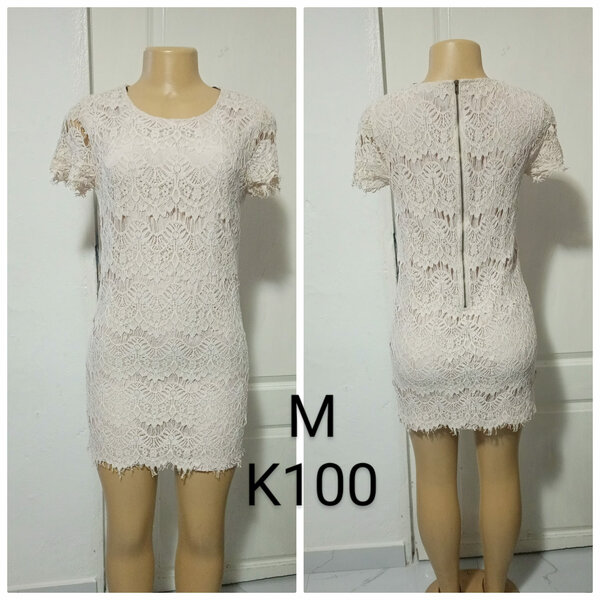 Women's light lace dress with short sleeves, size M