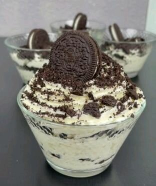 Desserts variés en coupes