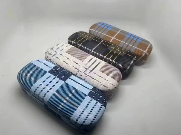 Coffret de lunettes + essuie glace