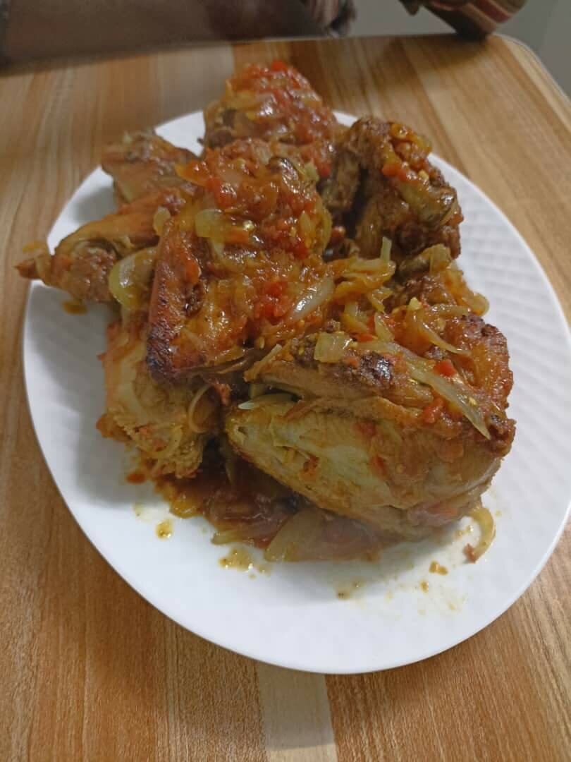 Poulet, Porc, Alloco, attieket