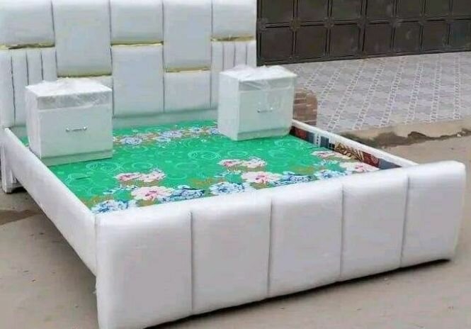 Lit en bois et cuir: design luxueux